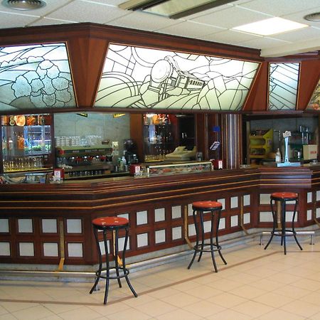 Hotel Isabel Isla Plana Restaurant photo